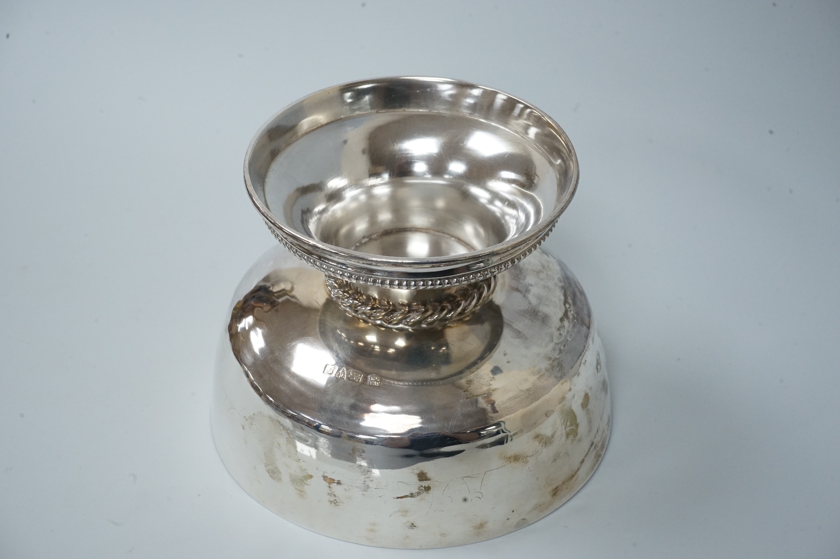 A George V Arts & Crafts silver pedestal bowl, by Nathan & Hayes, Chester, 1915, diameter 12.6cm, 9.2oz.